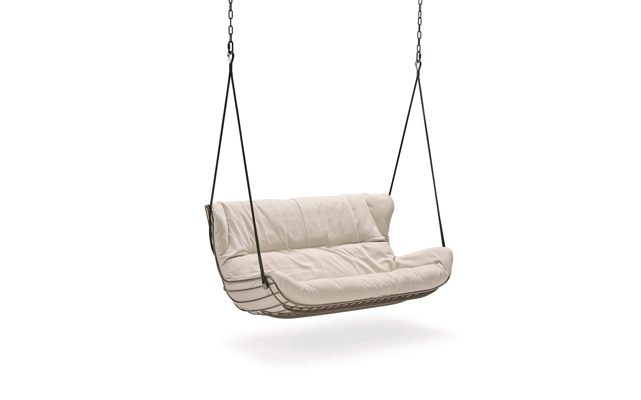freifrau_2024_Leyasol_Wingback-Couch-Swing-Seat_1-1_ME025_Cayenne-Moon_front Platzhalter