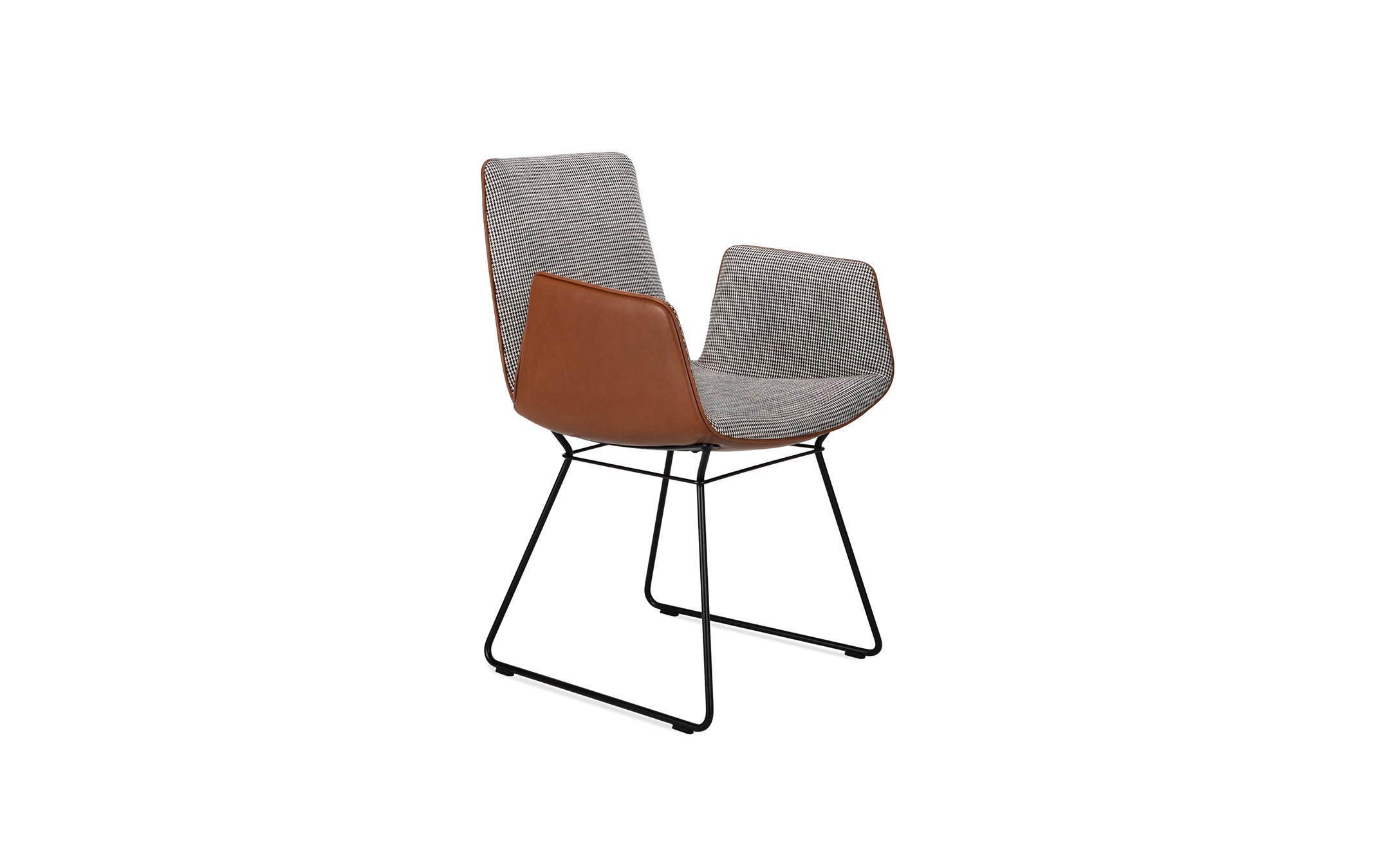 freifrau_2025_Amelie_Armchair-High_1-1_ME001_Clifford-0150_Adora-Cognac_front Platzhalter