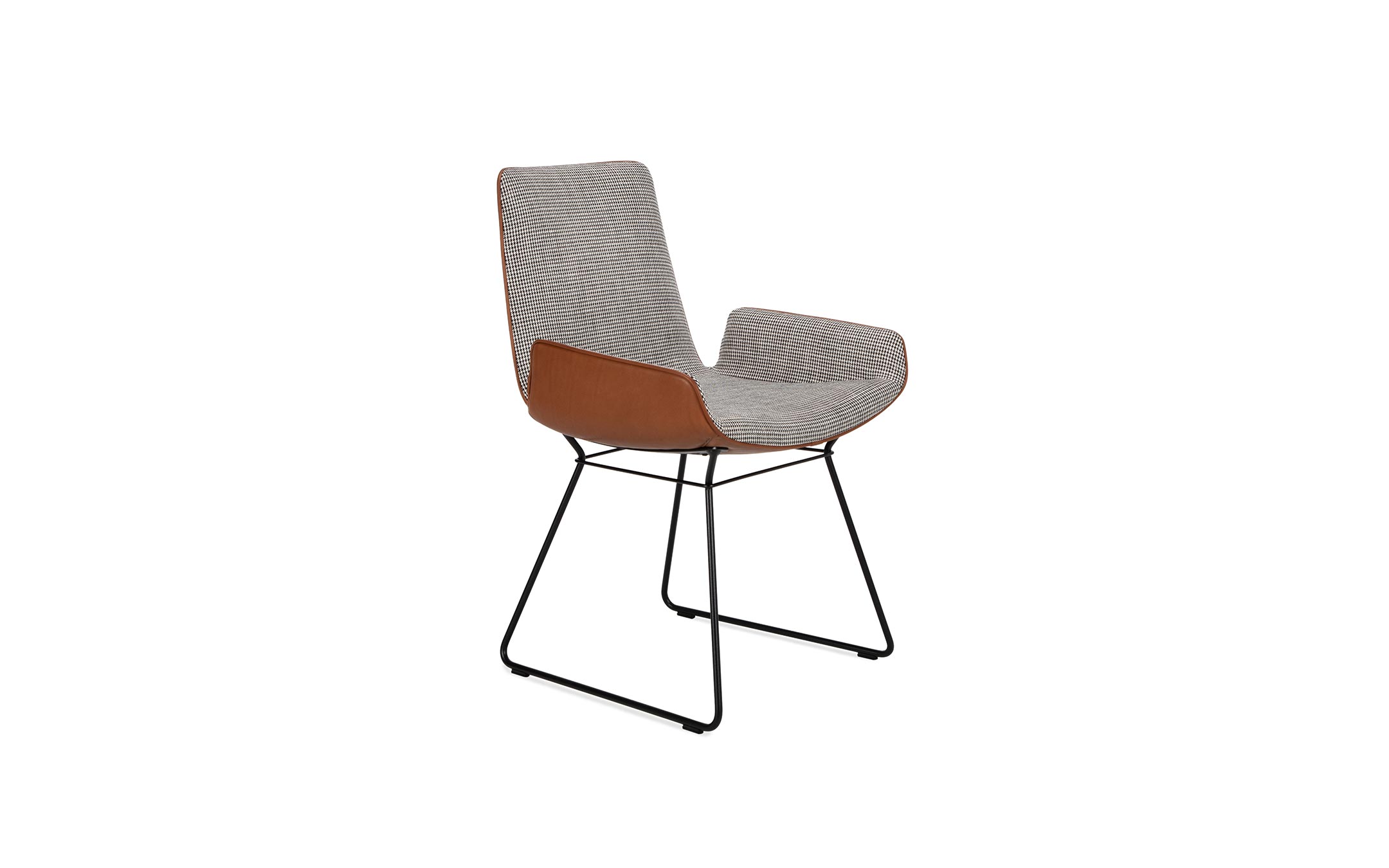 freifrau_2025_Amelie_Armchair-Low_1-1_ME001_Clifford-0150_Adora-Cognac_front Platzhalter