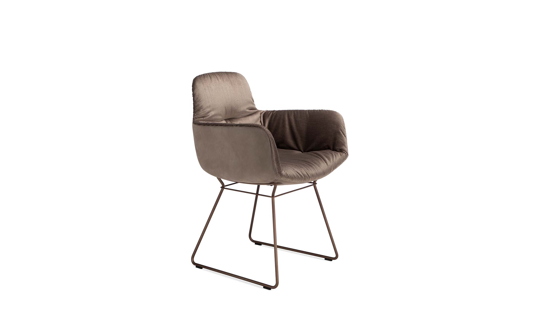 freifrau_2025_Leya_Armchair-High_1-1_ME027_Riga-Vision_Cayenne-Walnut_front Platzhalter